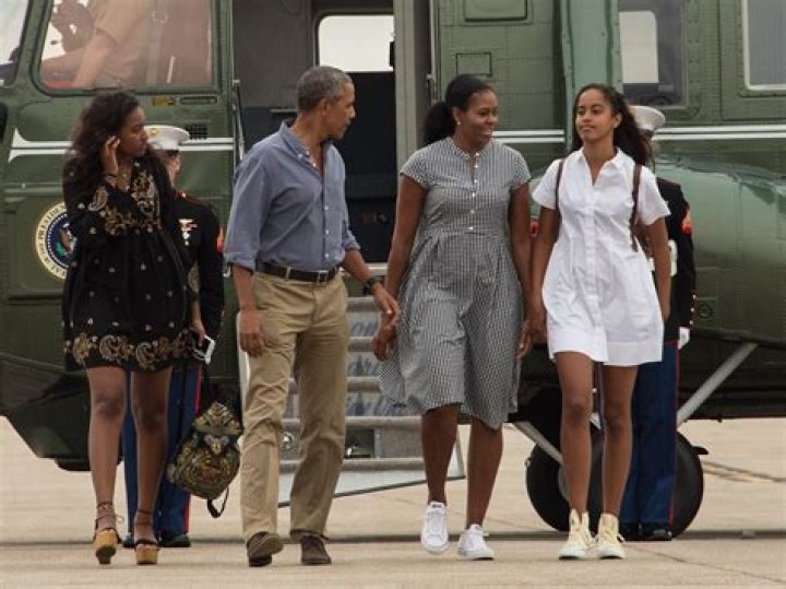 See Barack’s Daughter In Her Restaurant Uniform – Hollywood Life