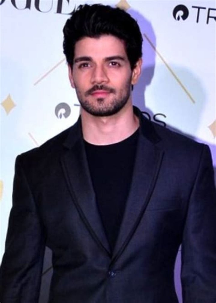 Sooraj Pancholi Height, Weight, Age, Body Statistics