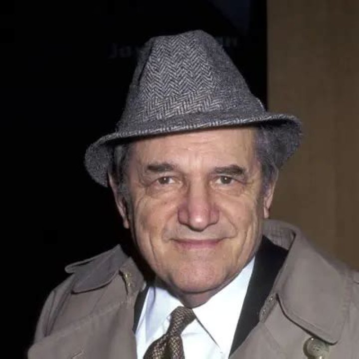 Steven Hill Net Worth | Celebrity Net Worth