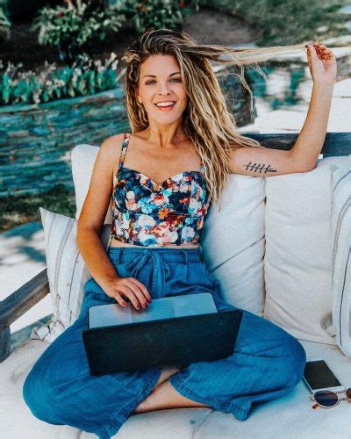 Sunny Lenarduzzi net worth, income and estimated earnings of Youtuber channel