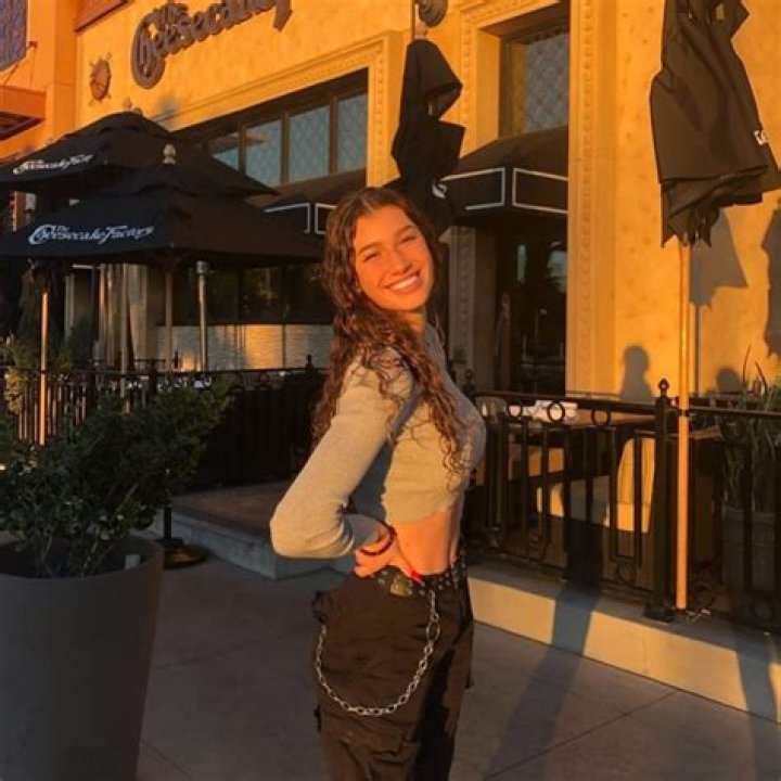 Sydney Vézina Height, Weight, Age, Body Statistics