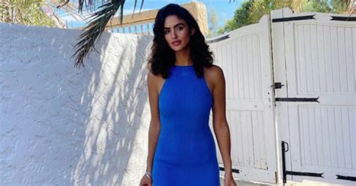 The 5 Best Colors to Wear in Photographs, Experts Say