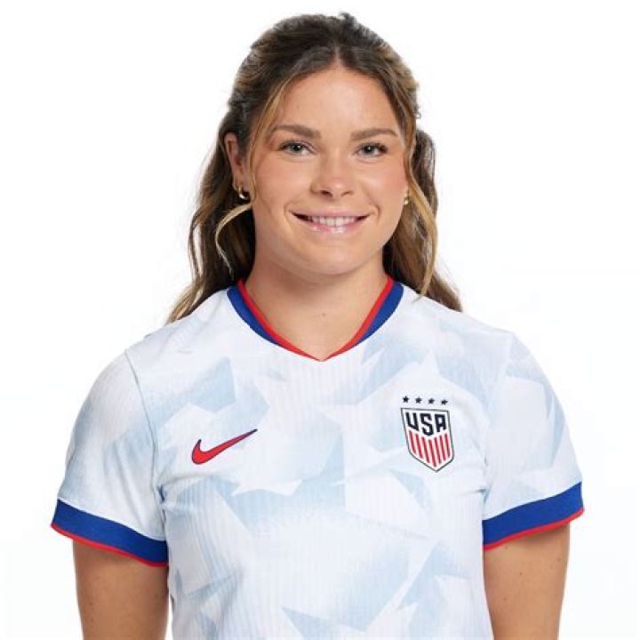 The famous American Soccer player, Emily Sonnett has a net worth over $1 million.