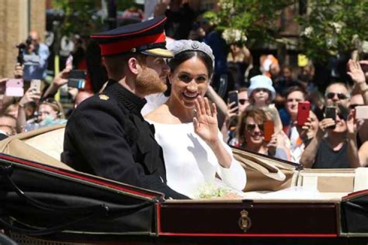 These Are the Hidden Messages In the Official Royal Wedding Portraits