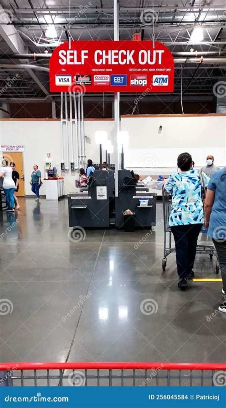 Walmart Worker Issues Warning to Shoppers About Self-Checkout