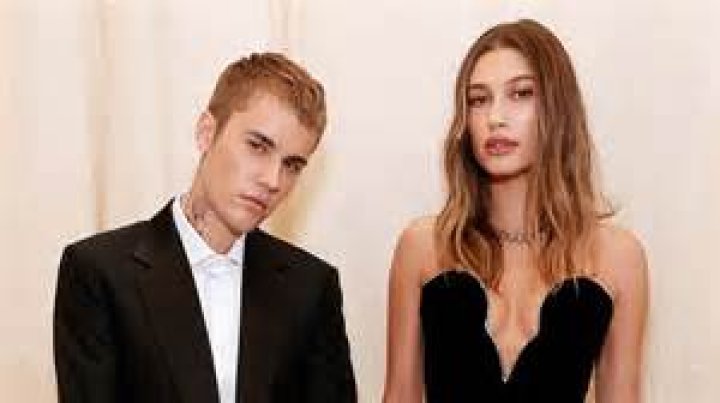 What Makeup Does Hailey Bieber Wear?