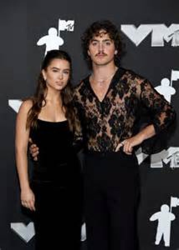 Who is Elizabeth Boon Dating Now?