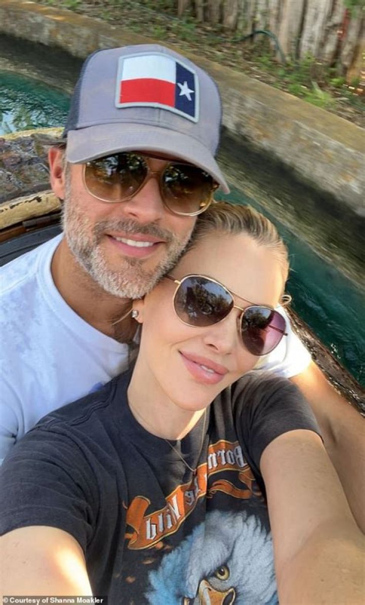 Who is Jimmie Vaughan Dating Now