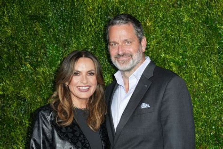 Who is Julie Hagerty Dating Now?