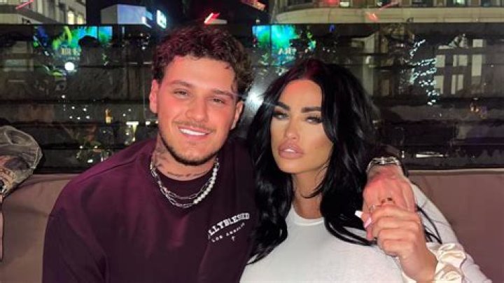 Who is Katie Hayes Dating Now