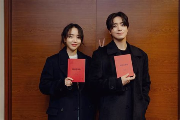 Who is Lee Joon-hyuk Dating Now?