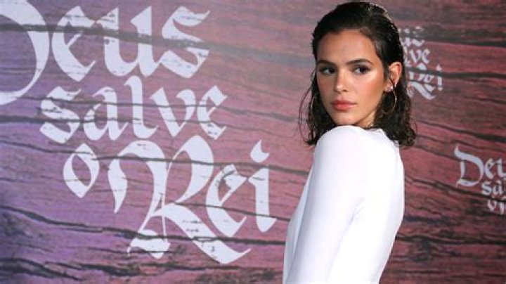 Who is Luana R. Marquezine Dating Now?