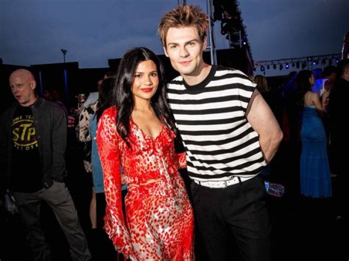 Who is Nikki Vianna Dating Now?