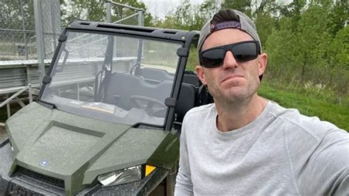 Wife, Net Worth, Age & Instagram Of The Reporter!